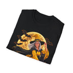 Camiseta de bruja de Halloween: bruja volando en escoba con luna llena y murciélagos