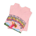 “Nunca Subestimes a Una Dama que Juega Golf” Colorful Ladies Bella+Canvas Golf T‑Shirt