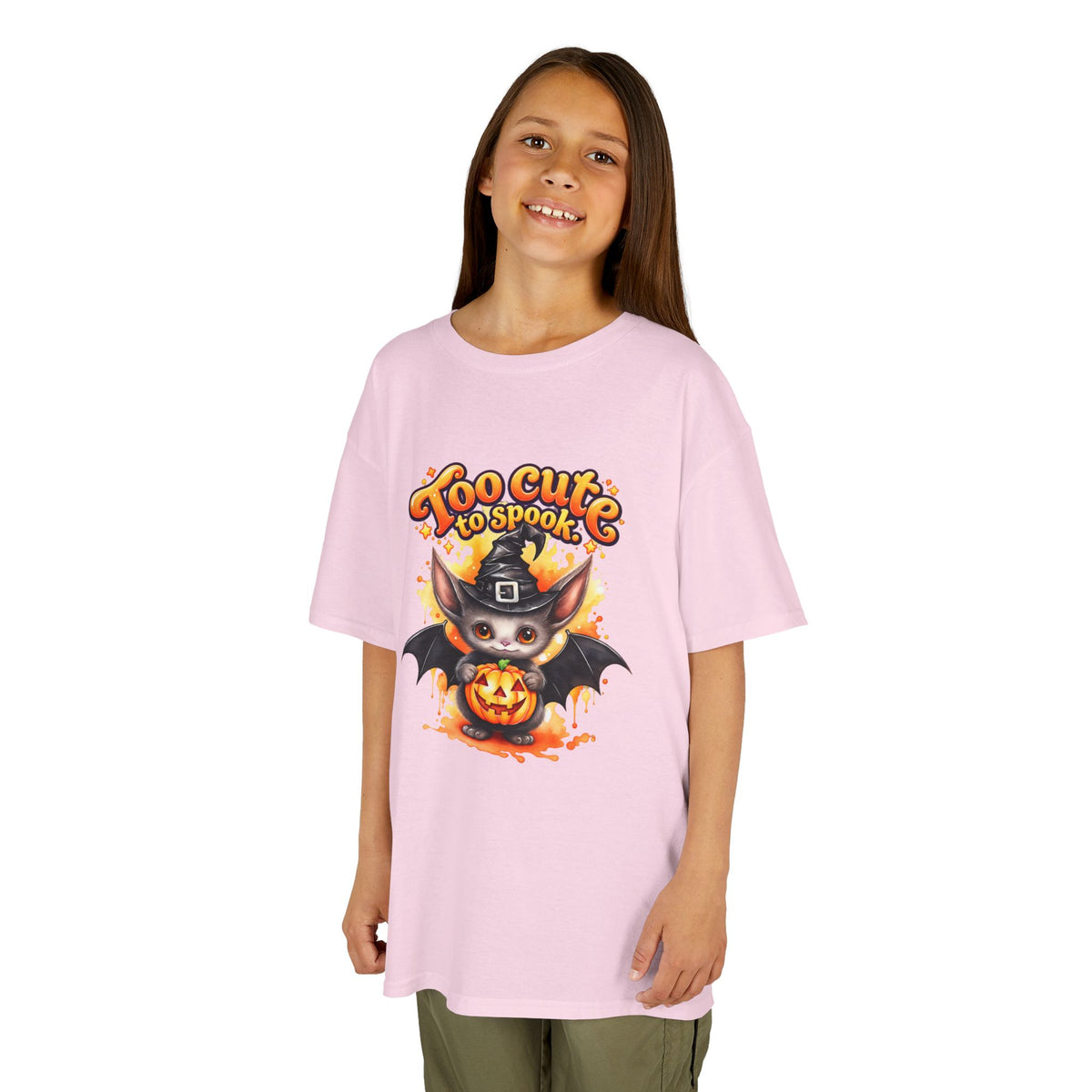 Camiseta infantil de Halloween — Diseño de murciélago y calabaza "Too Cute to Spook"