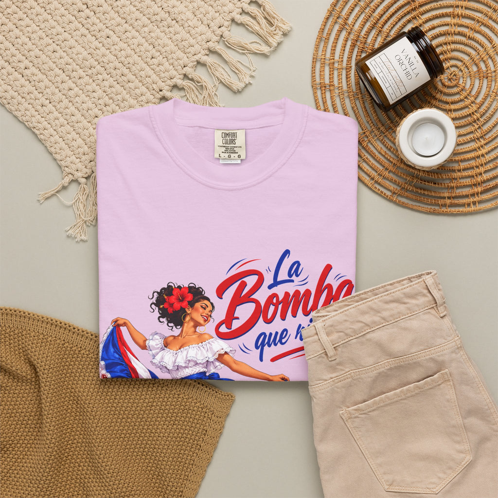 Camiseta La Bomba Que Rica Es — Camiseta retro de bailarina folclórica boricua