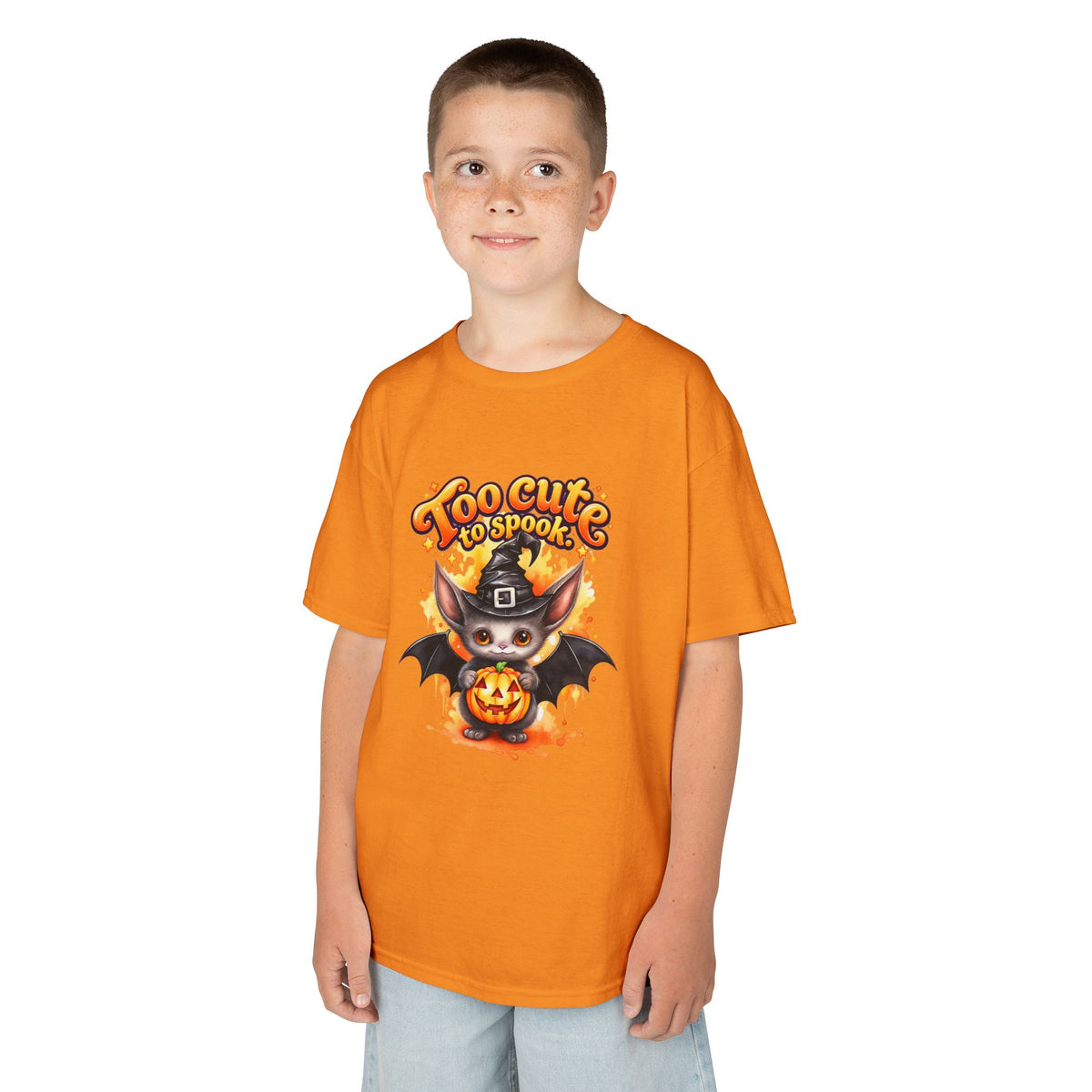 Camiseta infantil de Halloween — Diseño de murciélago y calabaza "Too Cute to Spook"