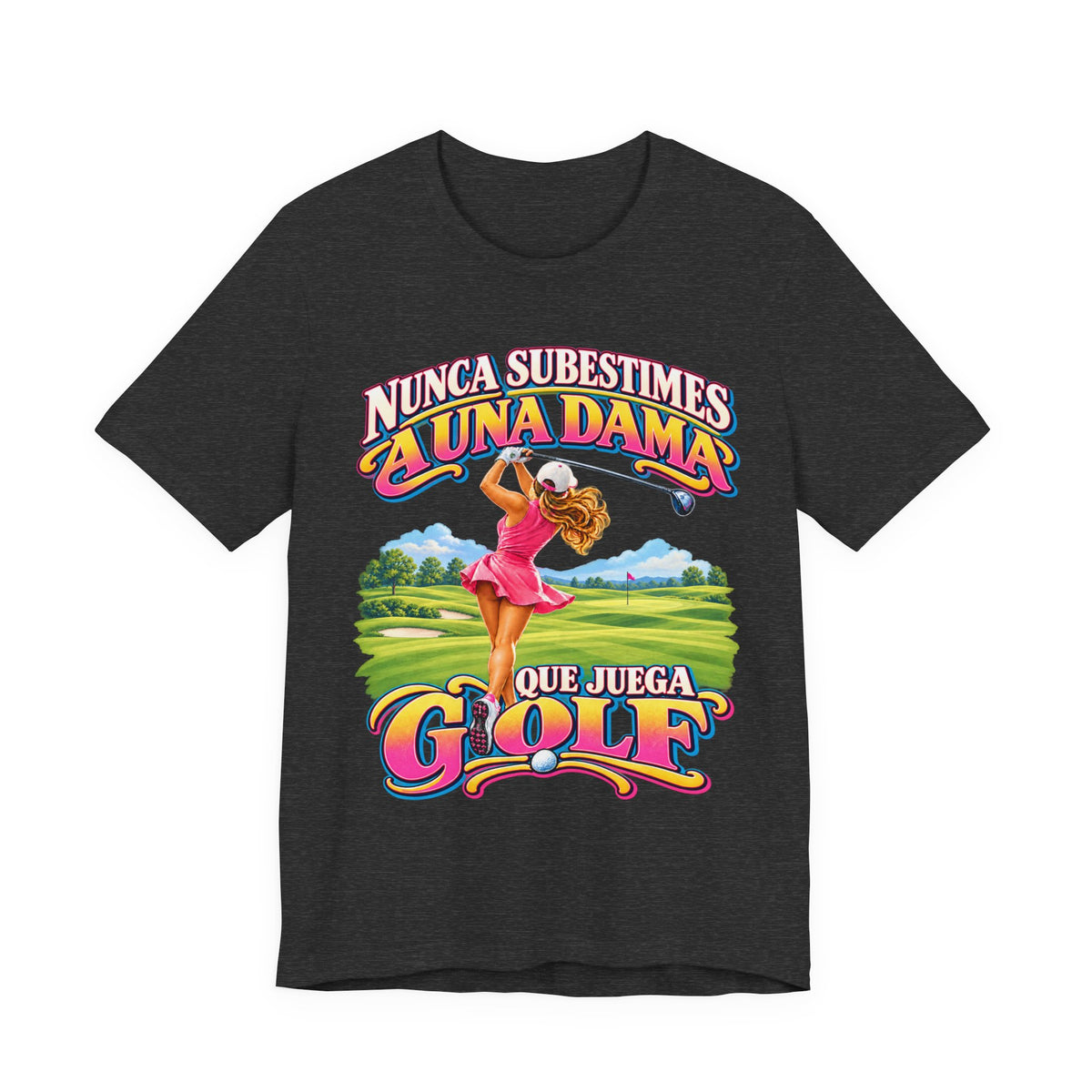 “Nunca Subestimes a Una Dama que Juega Golf” Colorful Ladies Bella+Canvas Golf T‑Shirt