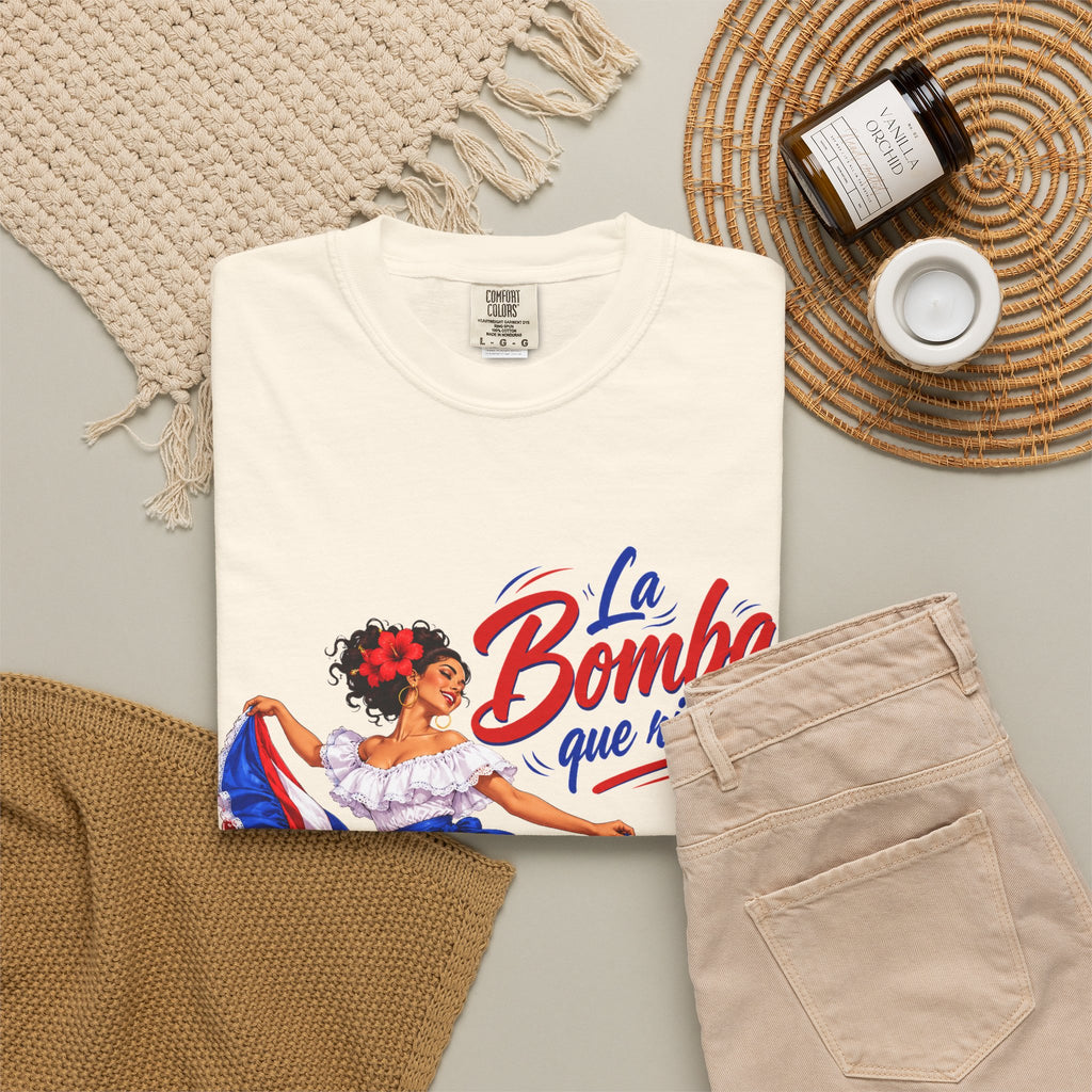 Camiseta La Bomba Que Rica Es — Camiseta retro de bailarina folclórica boricua