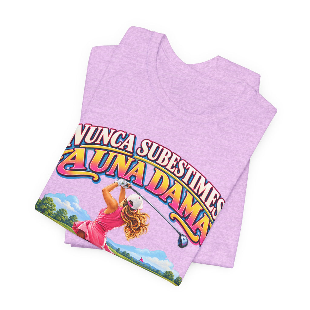 “Nunca Subestimes a Una Dama que Juega Golf” Colorful Ladies Bella+Canvas Golf T‑Shirt