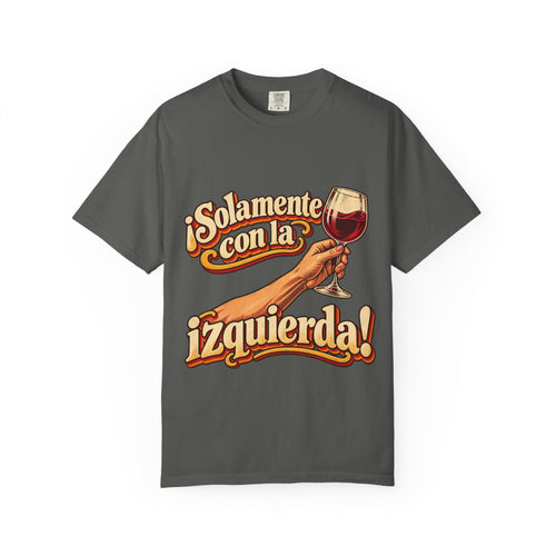 "¡Solamente con la izquierda!" Wine Lover Graphic - Color Confort - heavy cotton T-Shirt