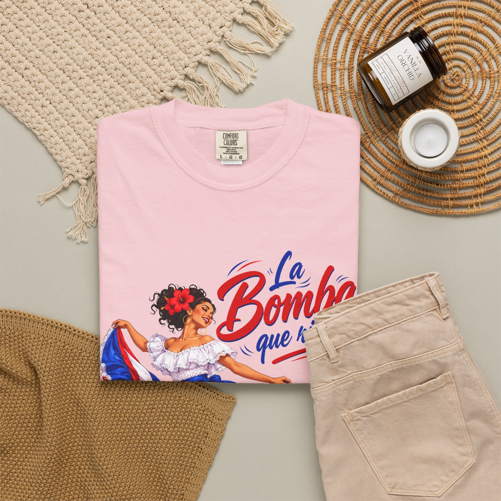 Camiseta La Bomba Que Rica Es — Camiseta retro de bailarina folclórica boricua