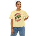 Women's Boxy Tee — "En Mi Defensa La Luna Estaba Lejana" Retro Cowgirl Graphic