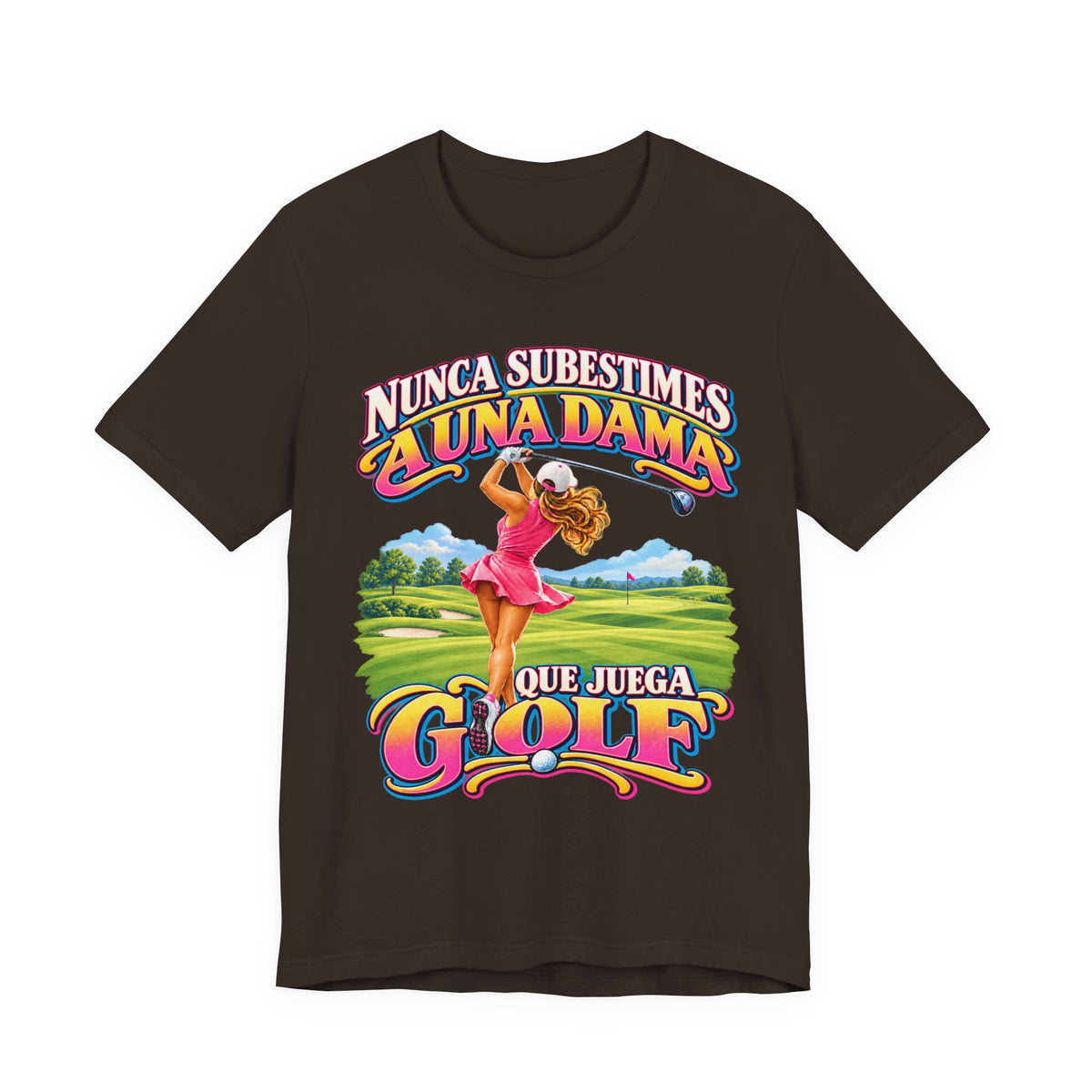 “Nunca Subestimes a Una Dama que Juega Golf” Colorful Ladies Bella+Canvas Golf T‑Shirt