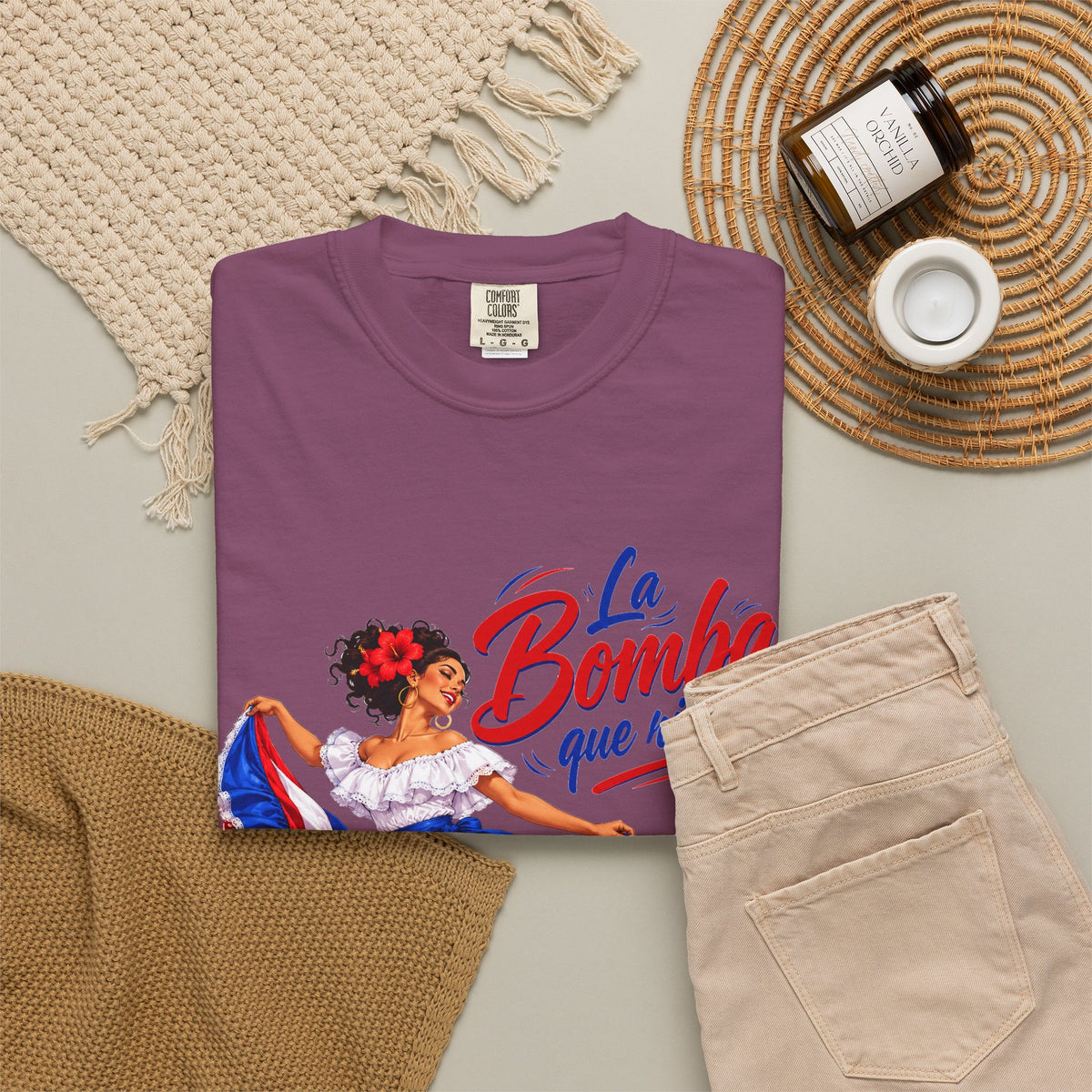Camiseta La Bomba Que Rica Es — Camiseta retro de bailarina folclórica boricua
